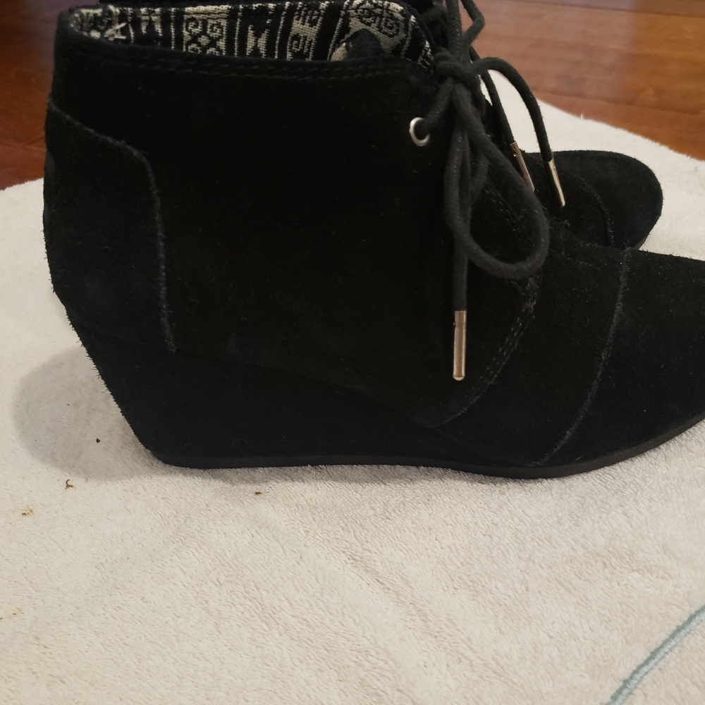 Shoes - Picture 3 of 5